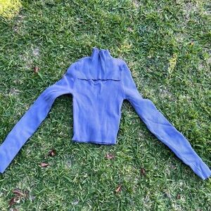 Kendall and Kylie, Jenner turtle neck cropped top